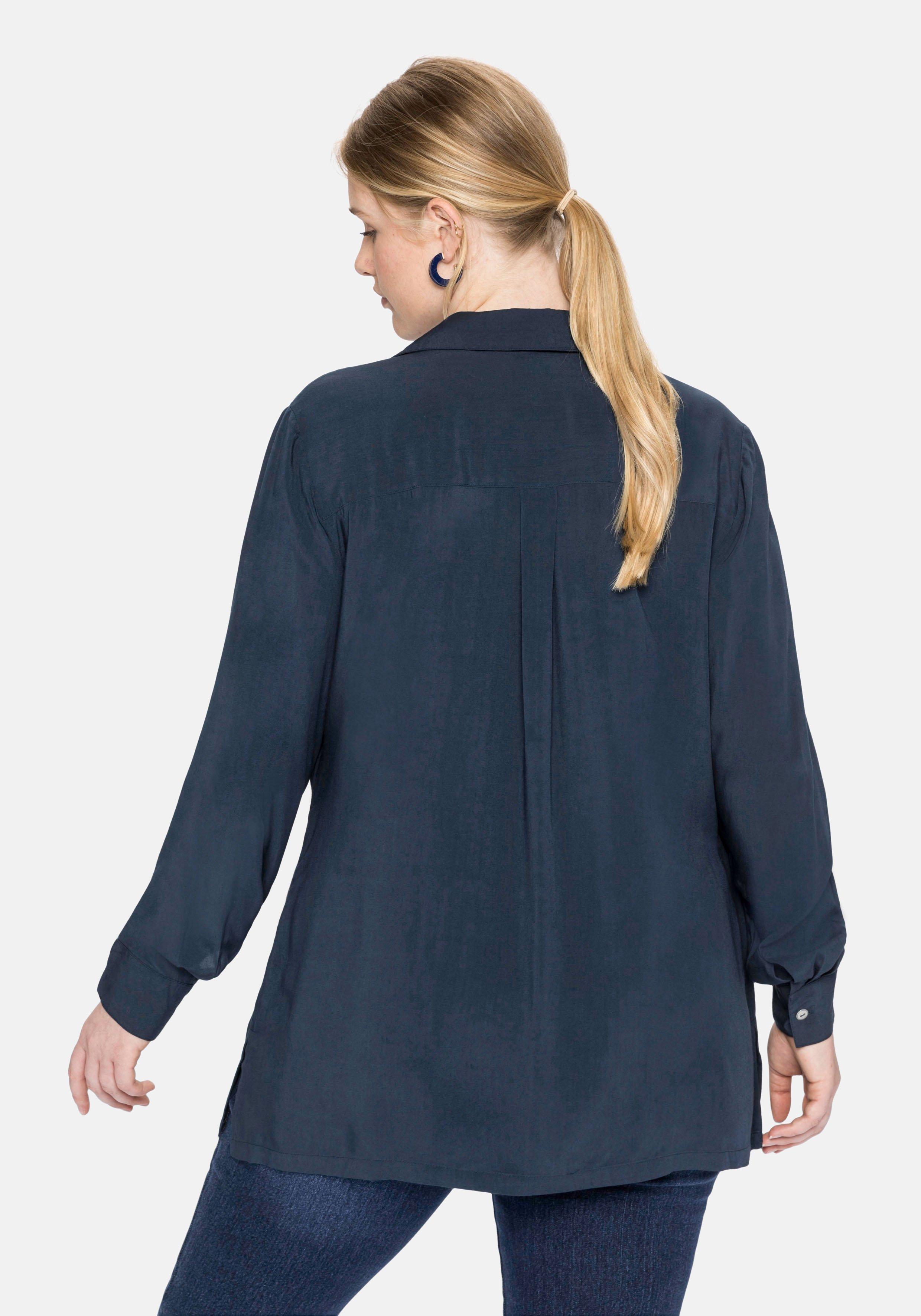 Bluse mit V-Ausschnitt und Brusttaschen