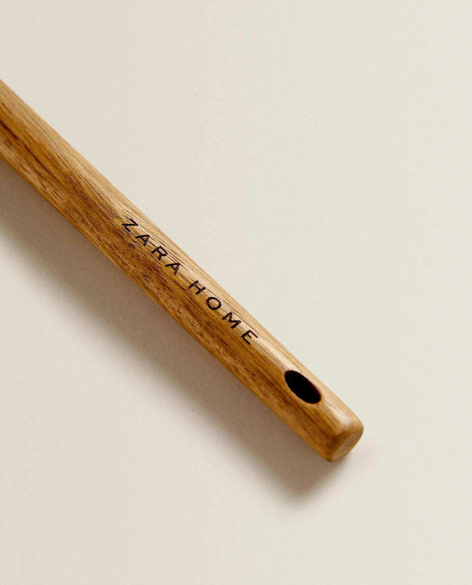 ESPÁTULA DE SILICONE E MADEIRA