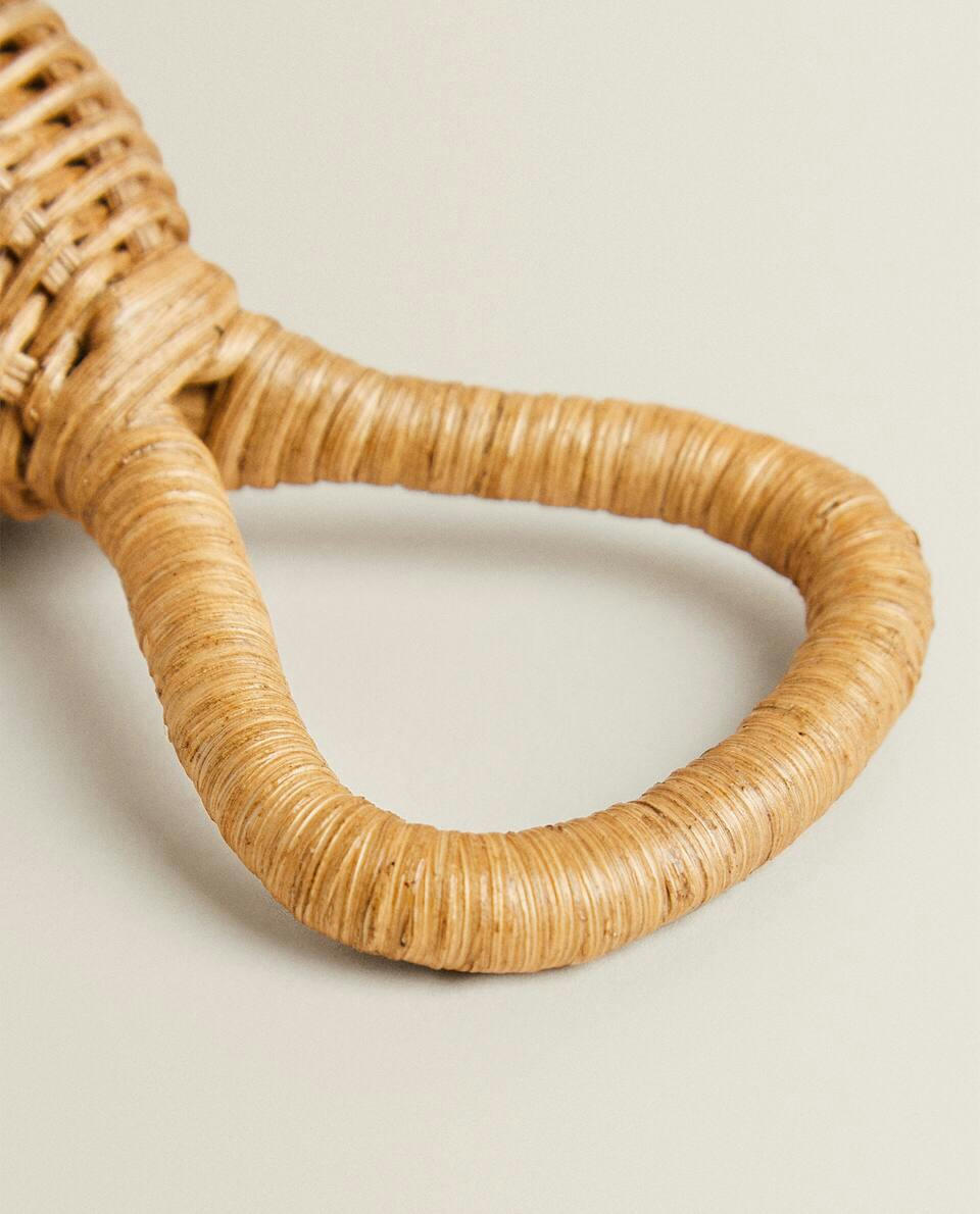 Chocalho de rattan