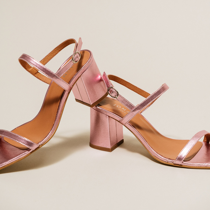 Sandales ouvertes à talons  en cuir metallisé rose