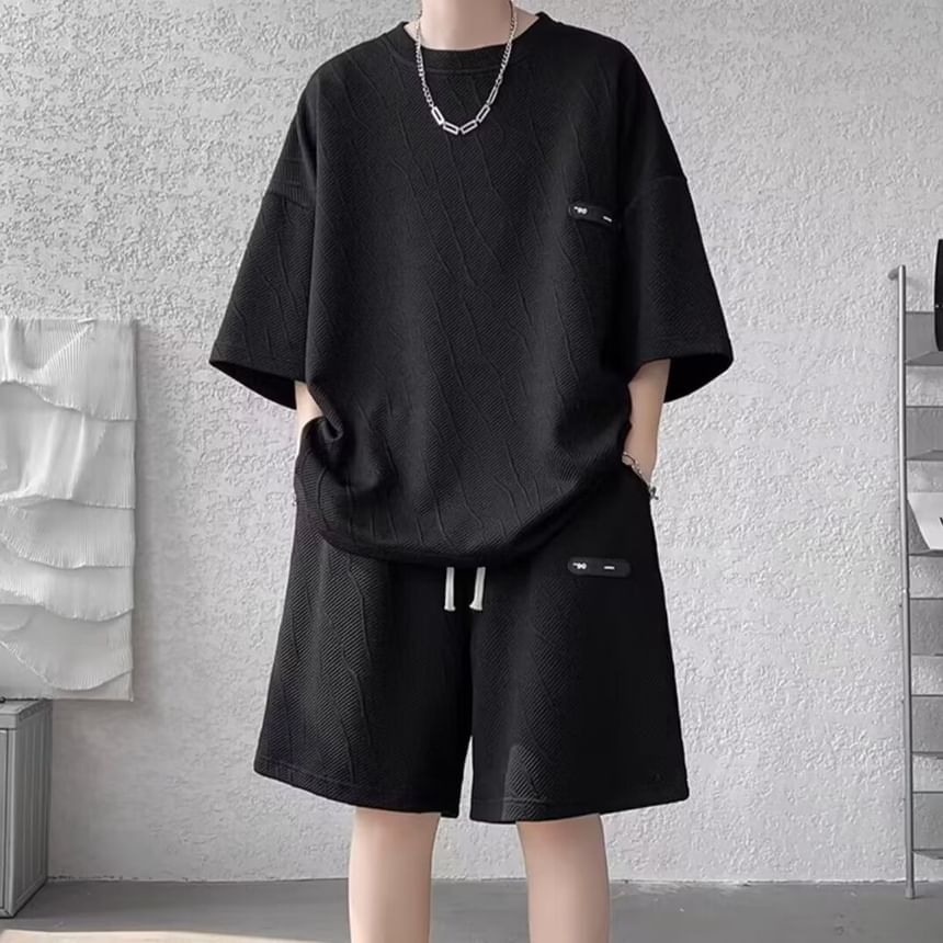 Maxelane - Set: T-shirt met ronde hals en applicatie, elleboogmouwen + shorts met trekkoord in de taille