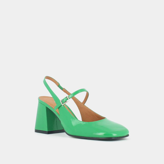Babies à talons ouverts et bouts carrés  en vernis plissé vert