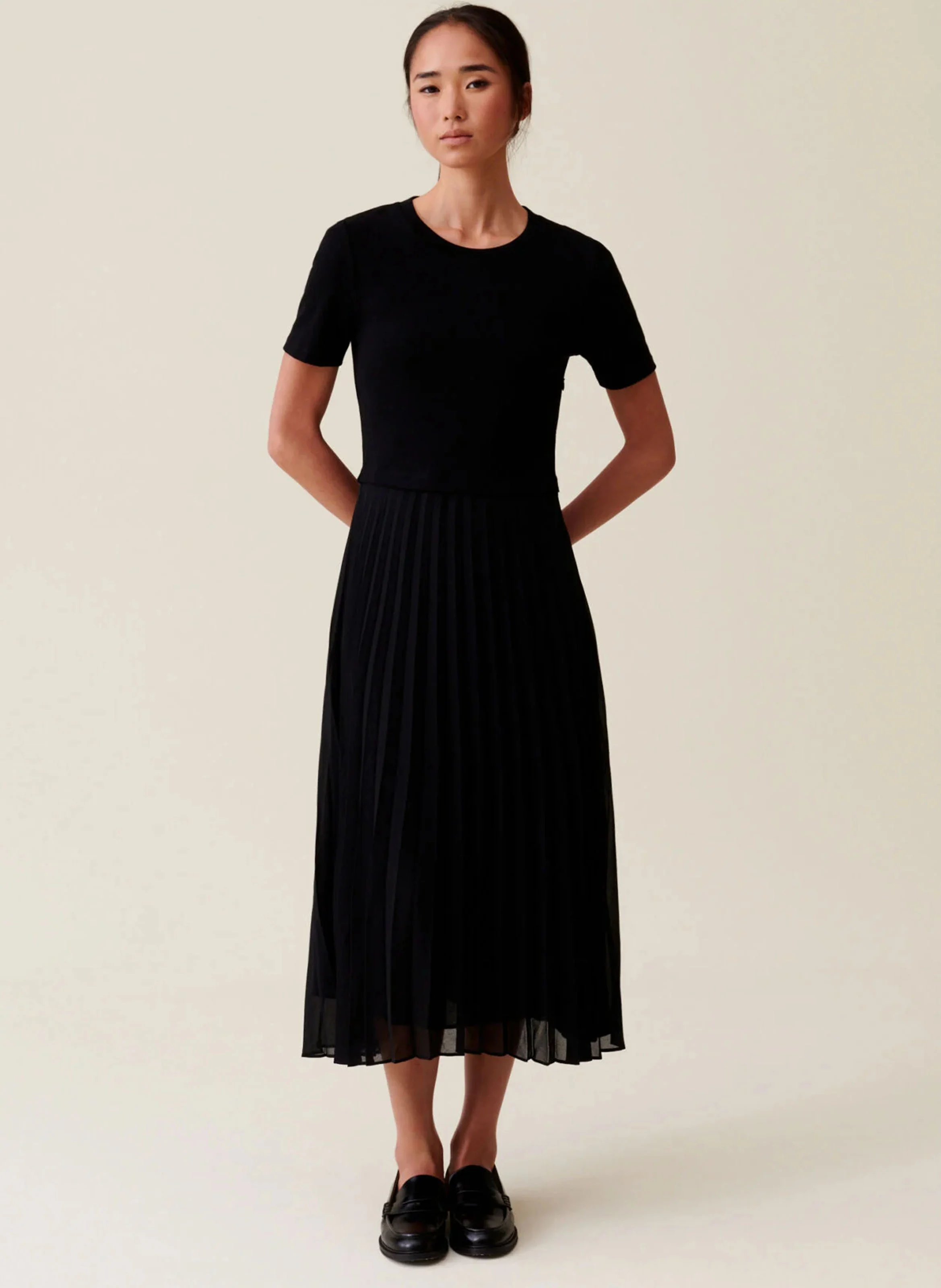 Robe longue col rond plissée | Noir