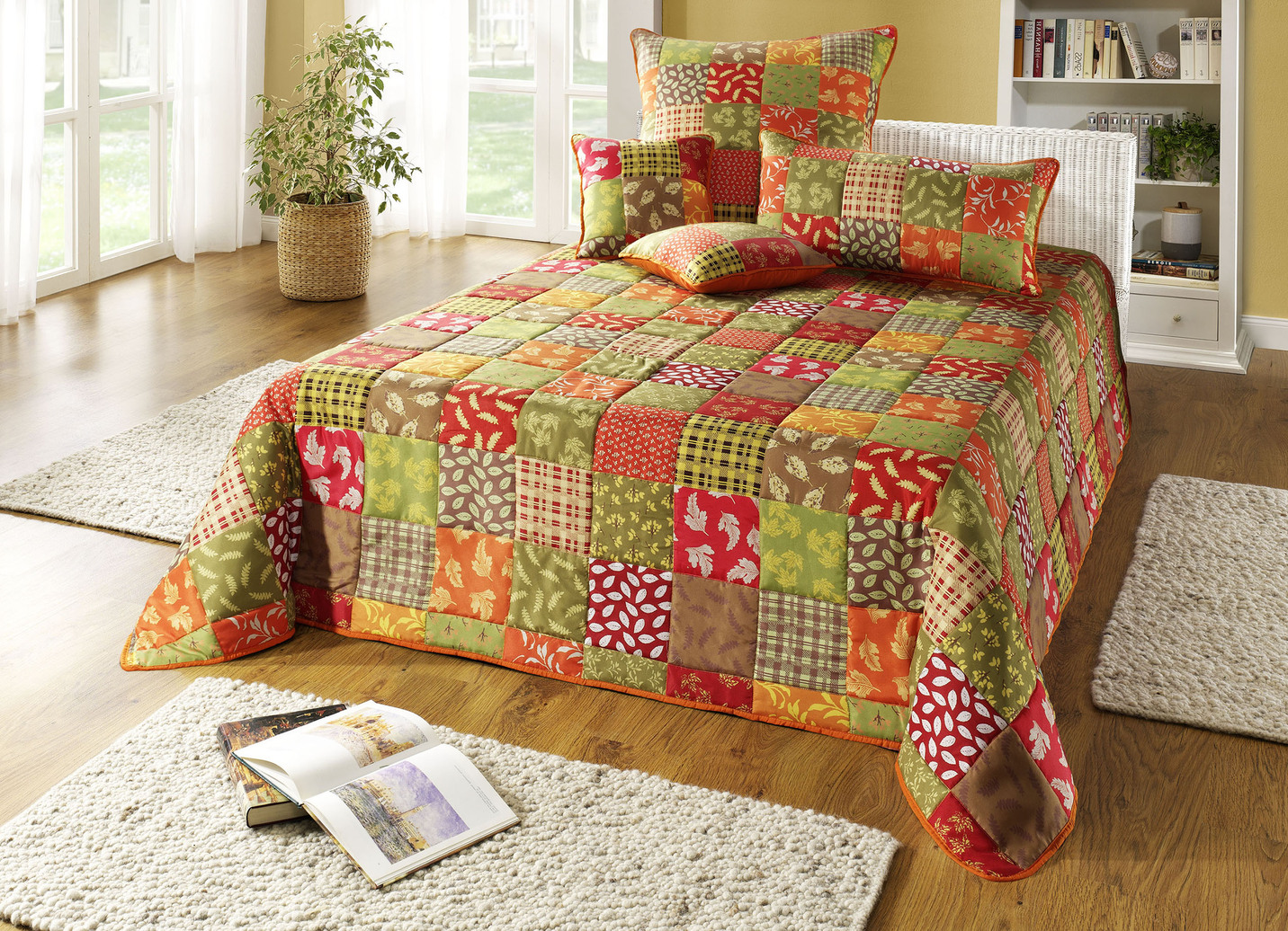 Tagesdecke und Kissenbezüge in Patchwork-Optik