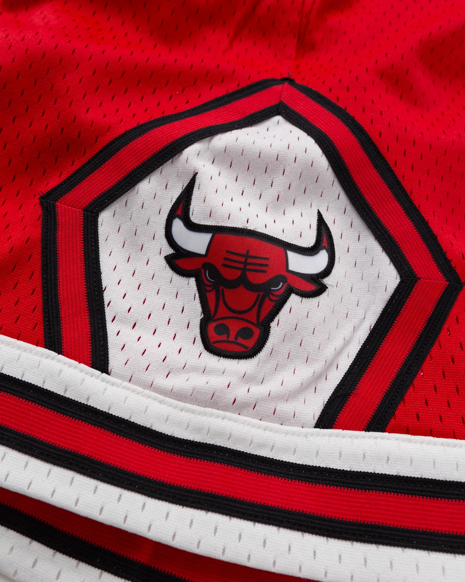 Mitchell & Ness NBA SWINGMAN SHORTS CHICAGO BULLS ROAD 1997