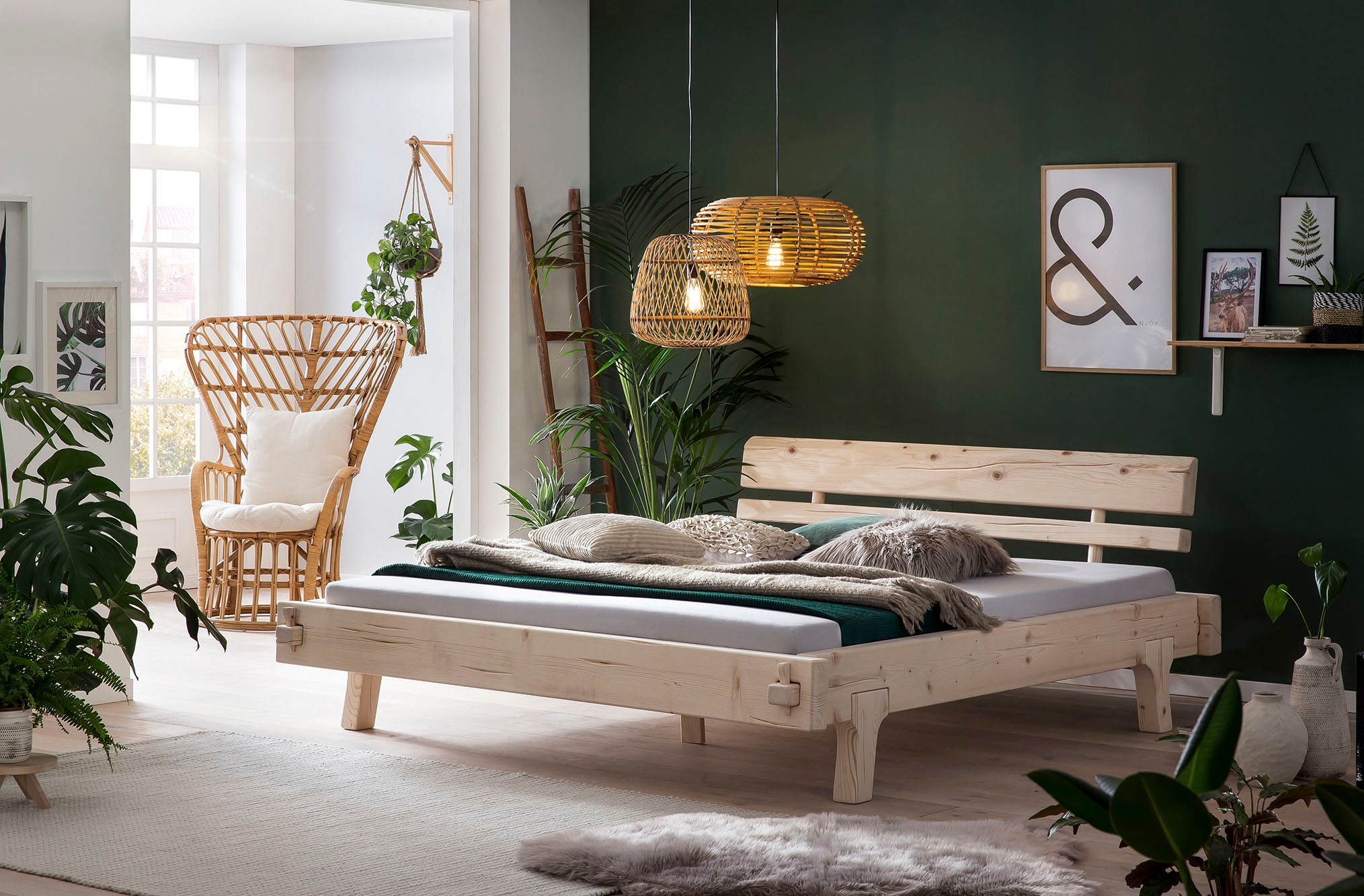 SalesFever Holzbett »Fügen Bett aus Naturholz« Massives Fichten-Balkenbett: Uriges Landhausdesign