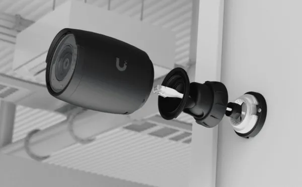 Ubiquiti UniFi AI Professional - Netværksovervågningskamera - kugle - indendørs, udendørs - vejrbestandig - farve (Dag/nat) - 8 MP - 3840 x 2160 - 4K - audio - LAN 10/100 - H.264 - PoE