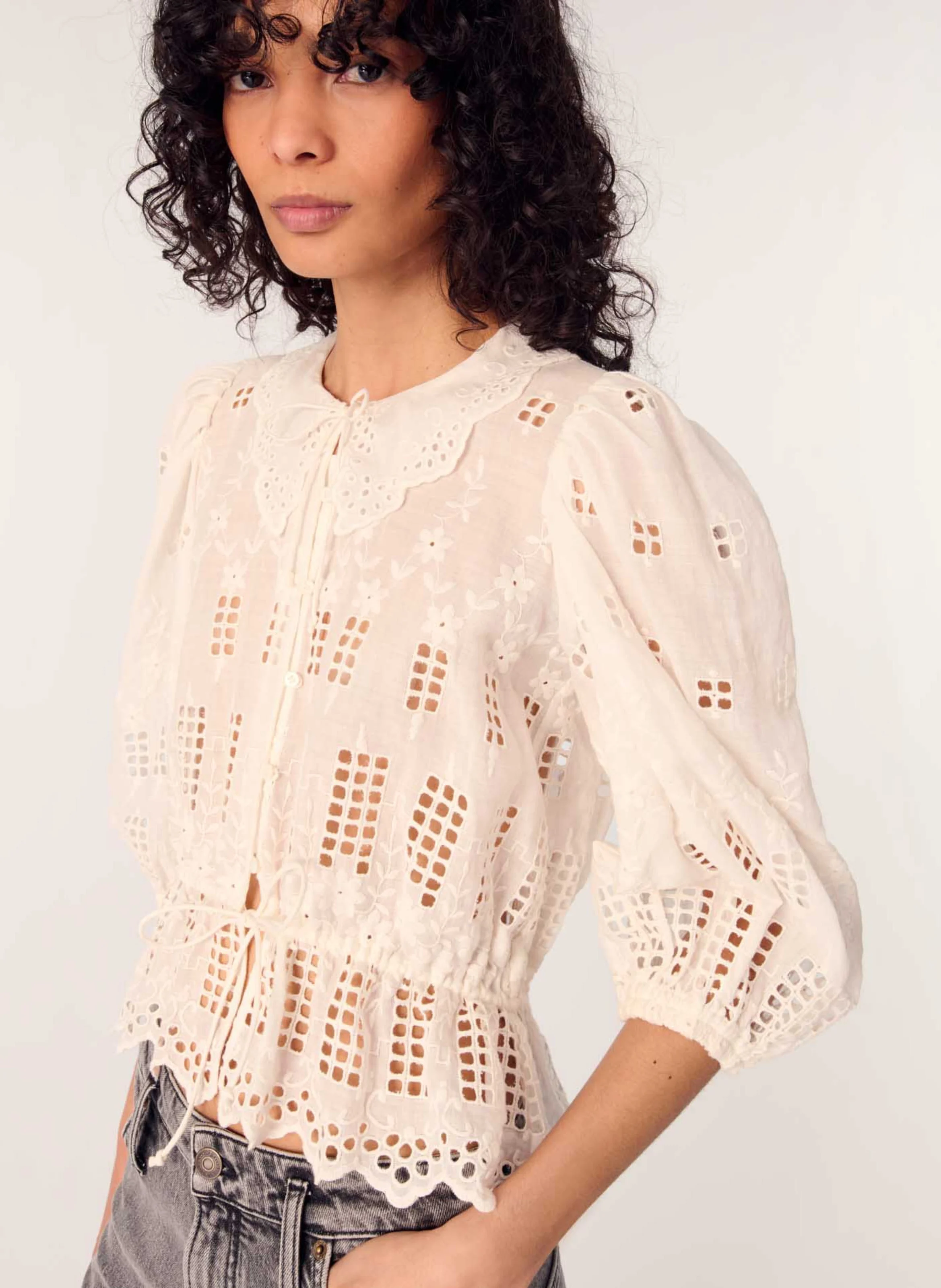 Blouse ample brodée à col claudine | Blanc