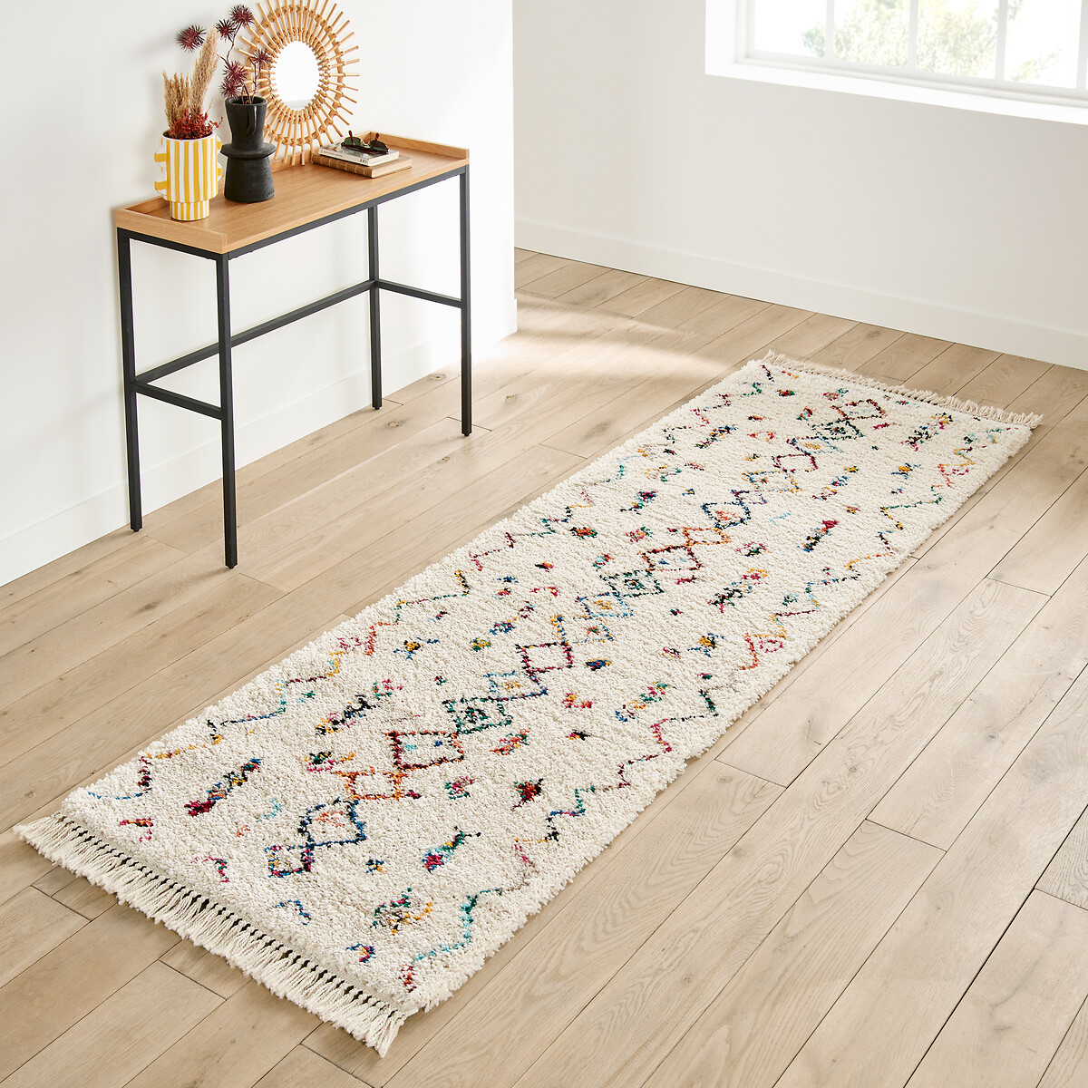 LA REDOUTE INTERIEURS<br>Tapete colorido para o hall de entrada, em estilo berbere, Miró