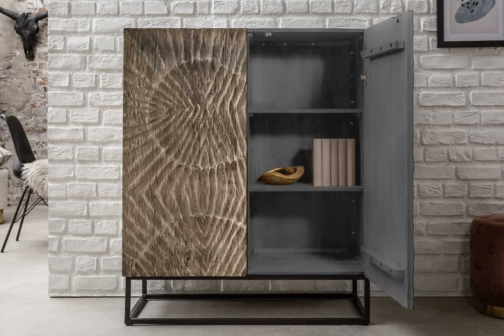 Massives Highboard SCORPION 120cm grau Akazie aufwendige 3D Schnitzereien