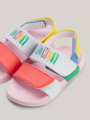 Sandálias com fecho de velcro em blocos de cores