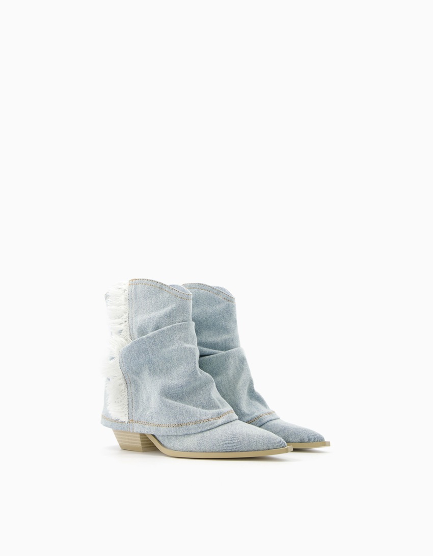 Botas de cano curto estilo cowboy com franjas