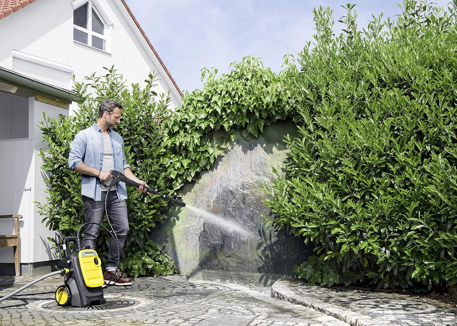 Kärcher Hochdruckreiniger K 5 Compact Home, Druck: max. 145 bar, Durchfluss: max. 500 l/h, Flächenleistung: 40 m²/h, Wasserfilter, Gewicht: 12 kg, mit Flächenreiniger T 5, Stein- und Fassadenreiniger