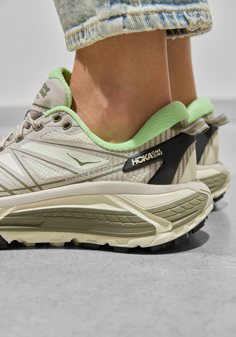 grijze hoka lage sneakers mafate speed 2
