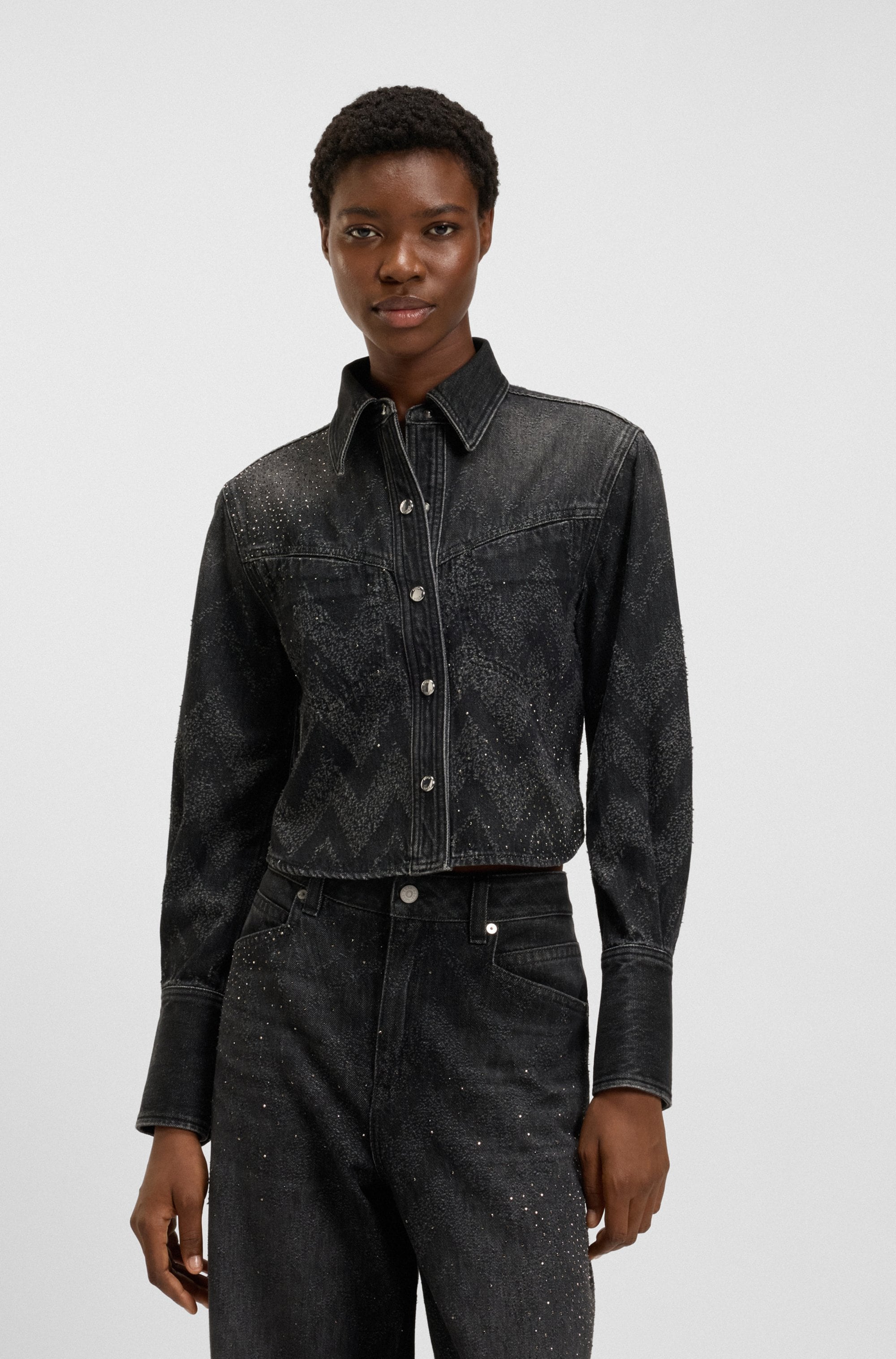 BOSS ORANGE Hemdbluse »SHIRT LS 1.0 Premium Damenmode«, in verkürzter Länge, mit Lasertextur
