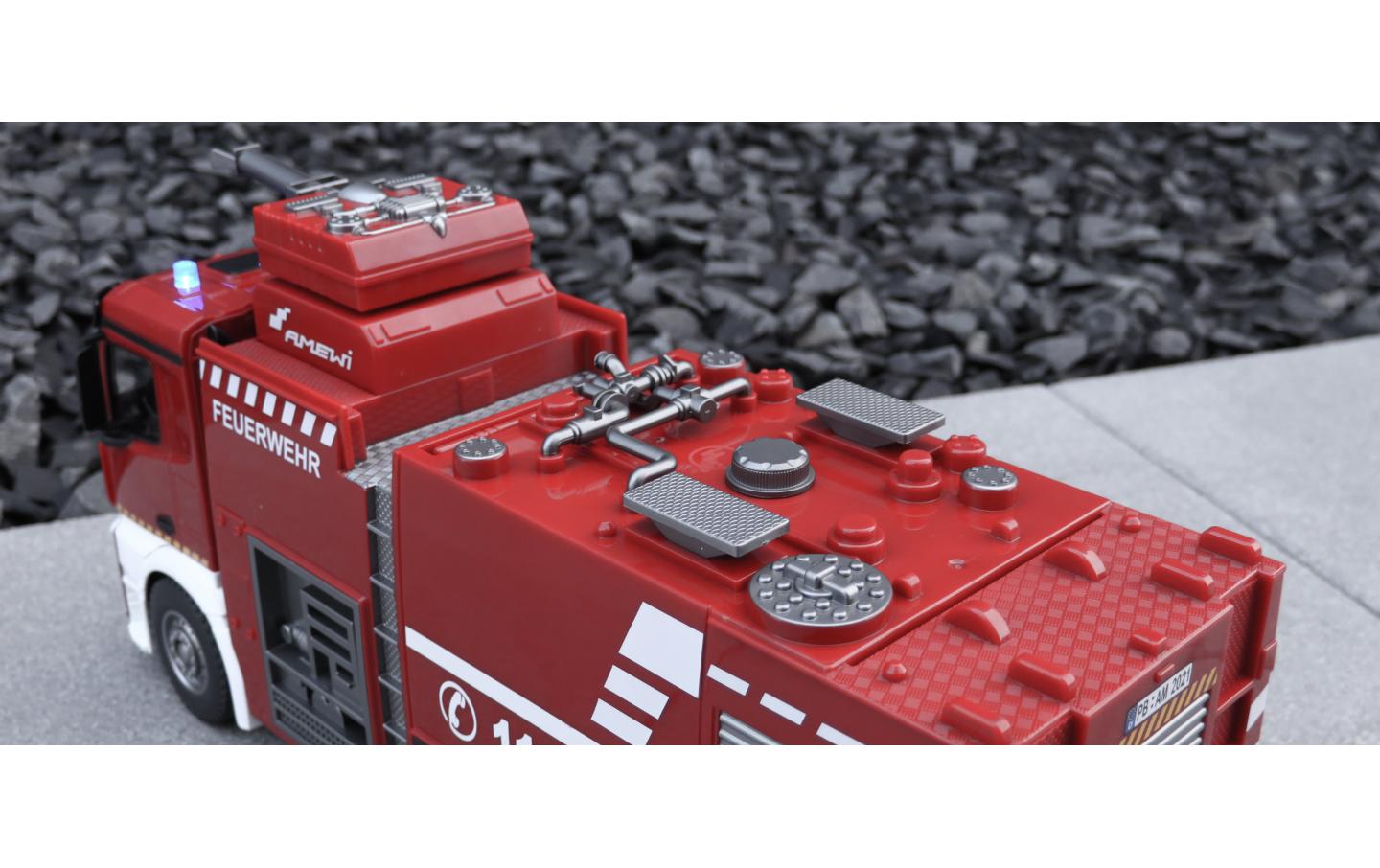 Mercedes Benz Arocs Feuerwehr Löschfahrzeug RTR, 1:18<br>Realistisches Feuerwehrauto mit Beleuchtung, Soundeffekten und Wasserwerfer