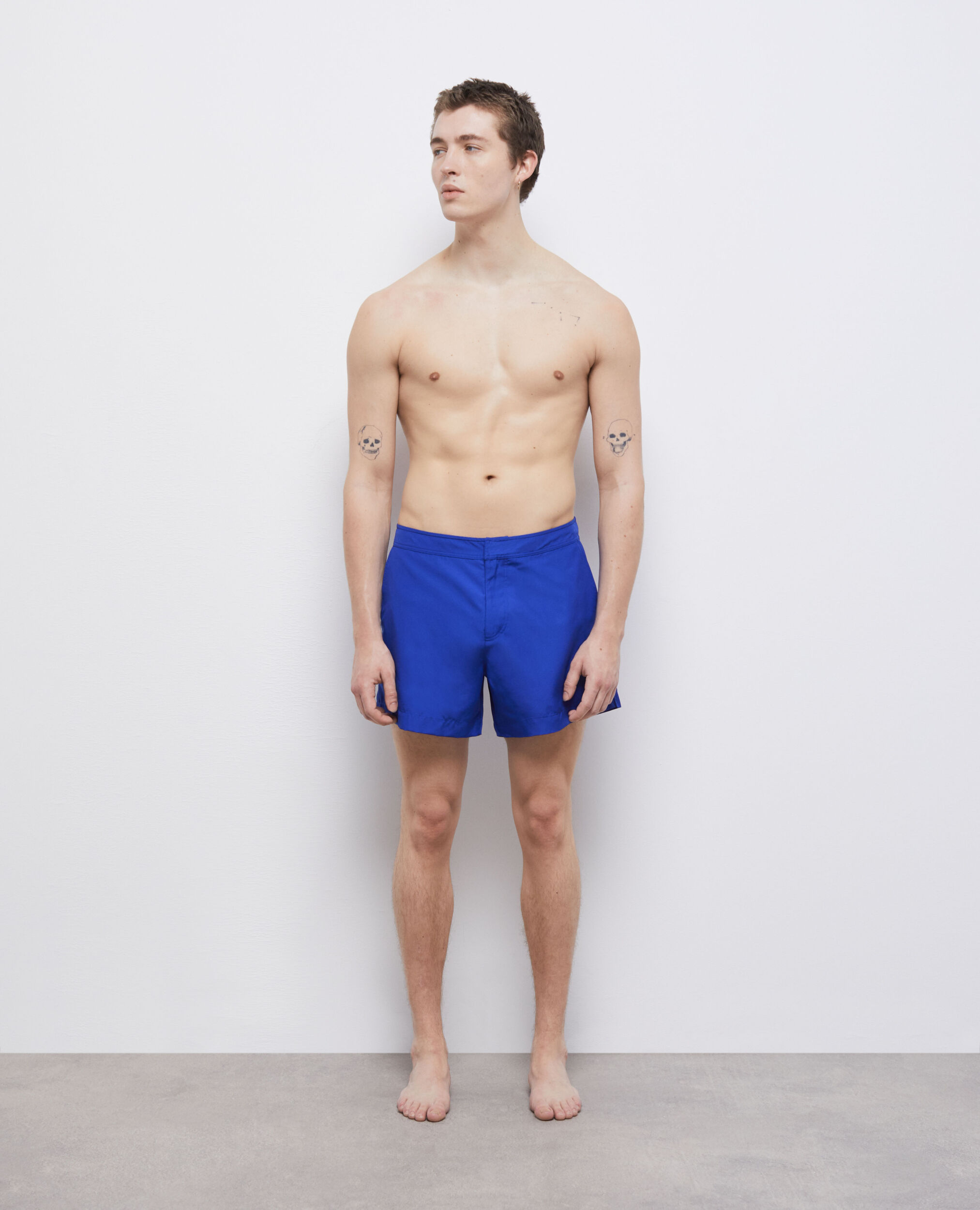 Short de bain bleu avec logo