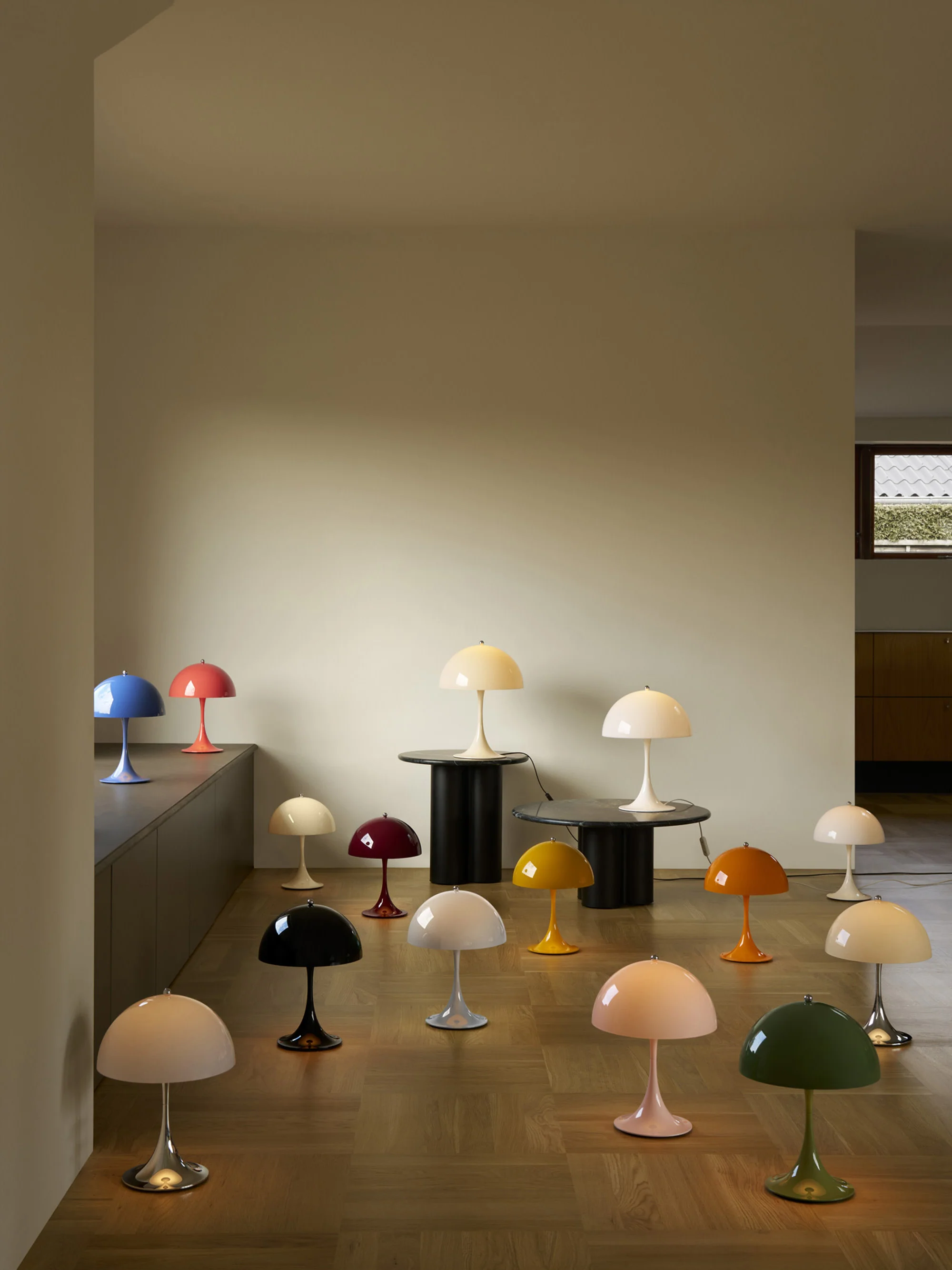 Draagbare dimbare LED-tafellamp Panthella 250, design Verner Panton