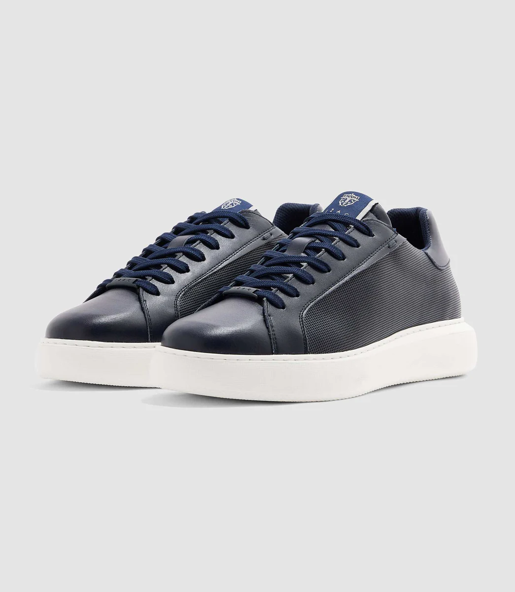 Sneakers en cuir bleu marine 