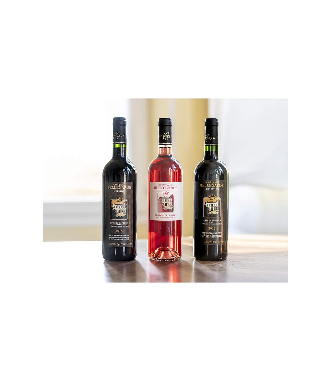 Sélection de 4 bouteilles de vins de Bordeaux à savourer chez soi - SMARTBOX - Coffret Cadeau Sport & Aventure