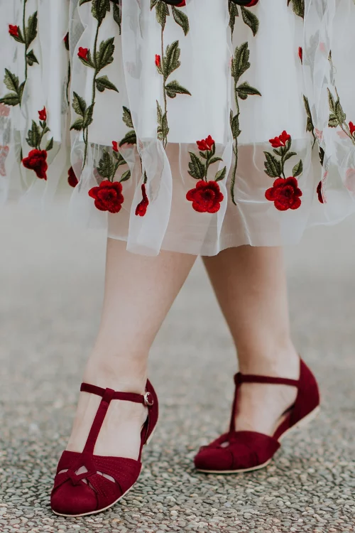 Charlie Stone London t-strap flats in wijnrood