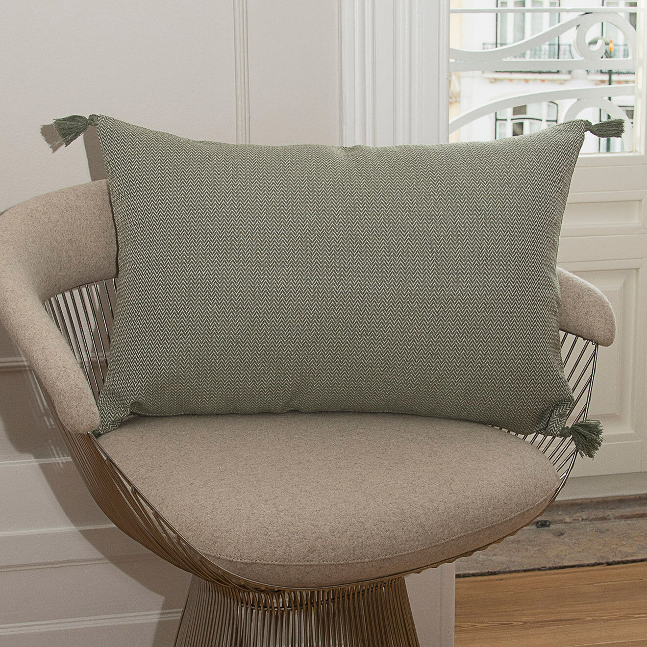Febronie Housse de coussin à pompons Stockholm verte