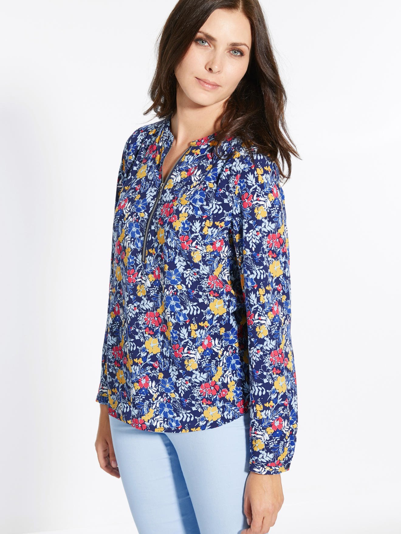Blouse fluide zippée poitrine généreuse