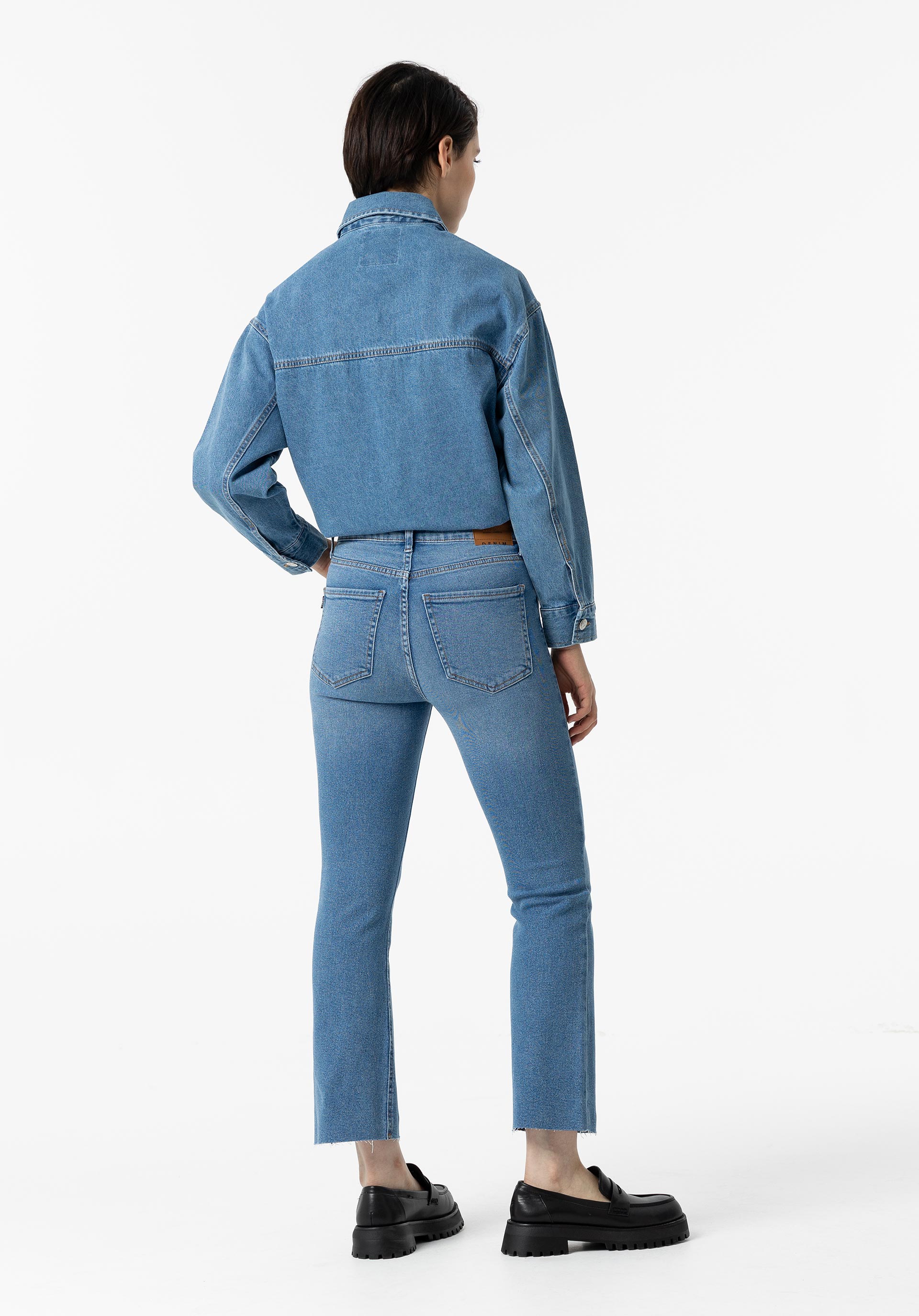 Jeans Megan Cropped Flare Cintura Alta