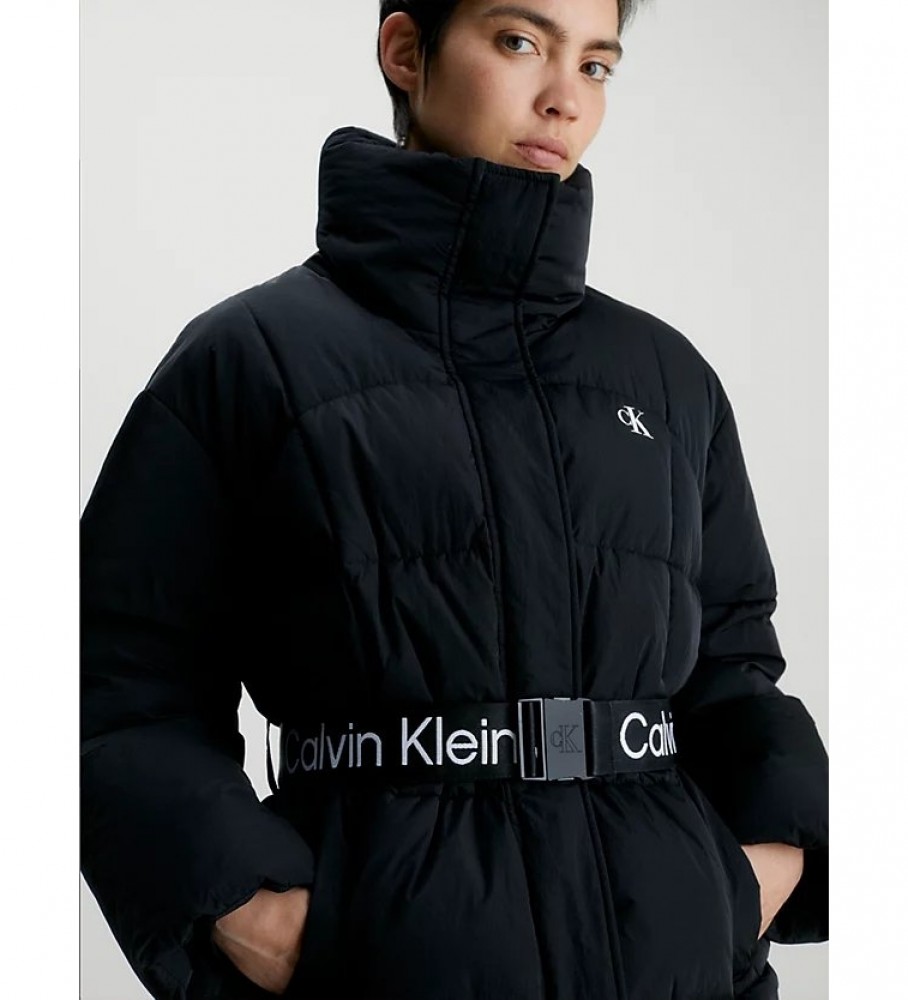Casaco de penas Calvin Klein Jeans de corte folgado com cinto, preto.