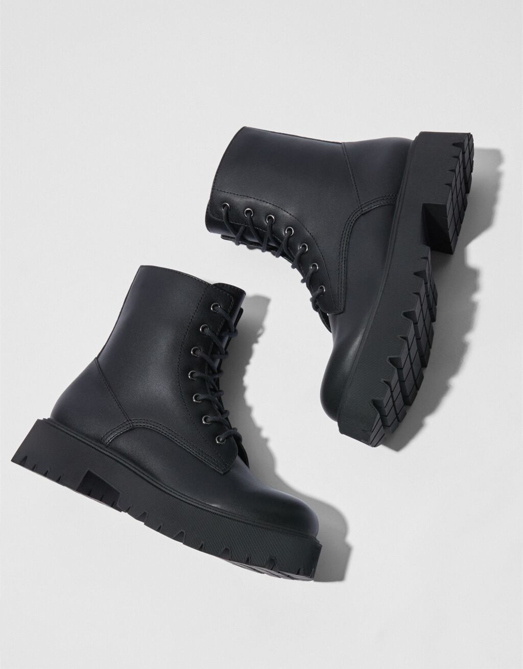 Botas de cano curto sem cadarço