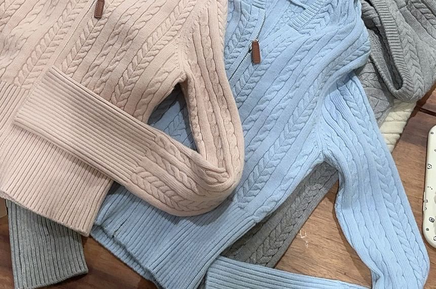 ZENME - Gebreid kort vest met capuchon en rits