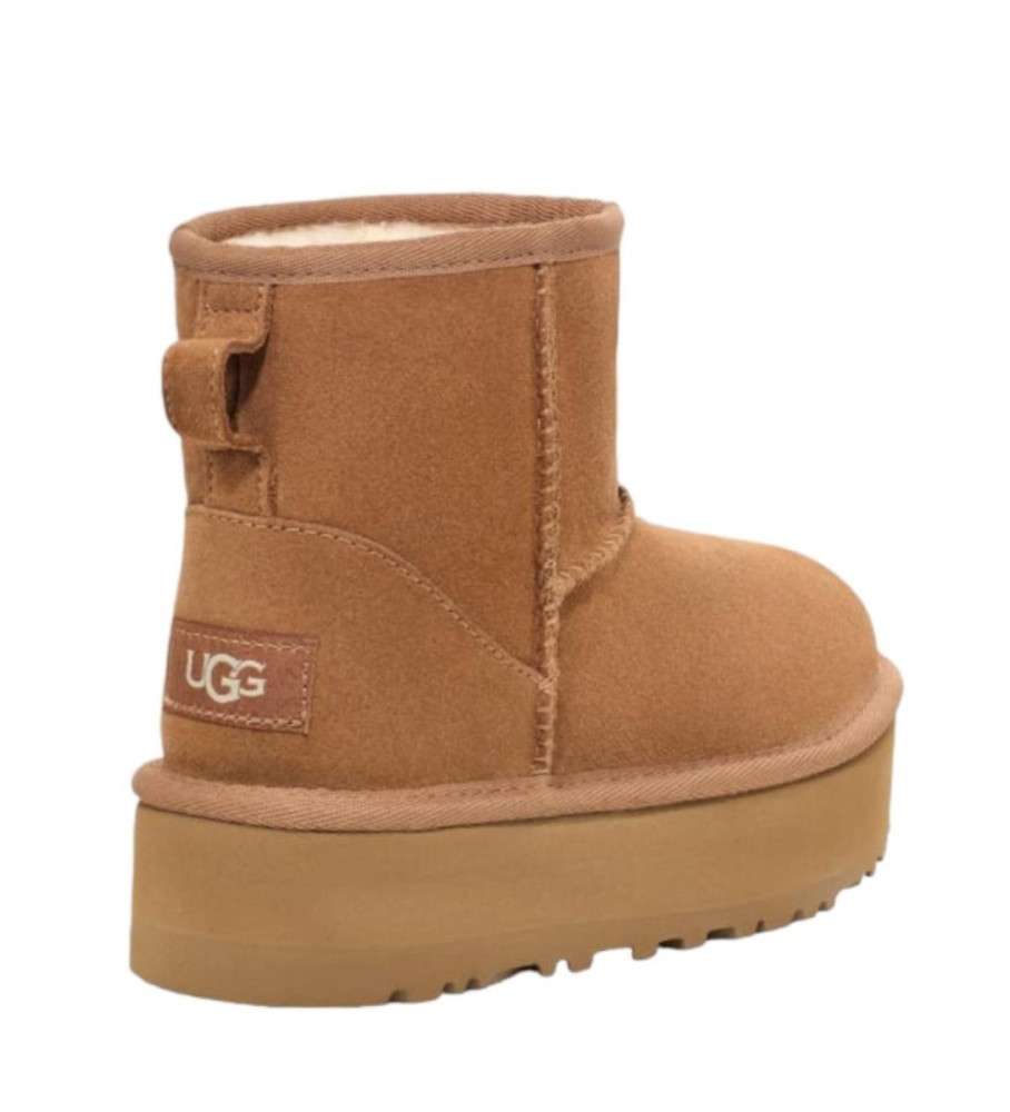 Botas de cano curto UGG K Classic Mini Platform em couro marrom