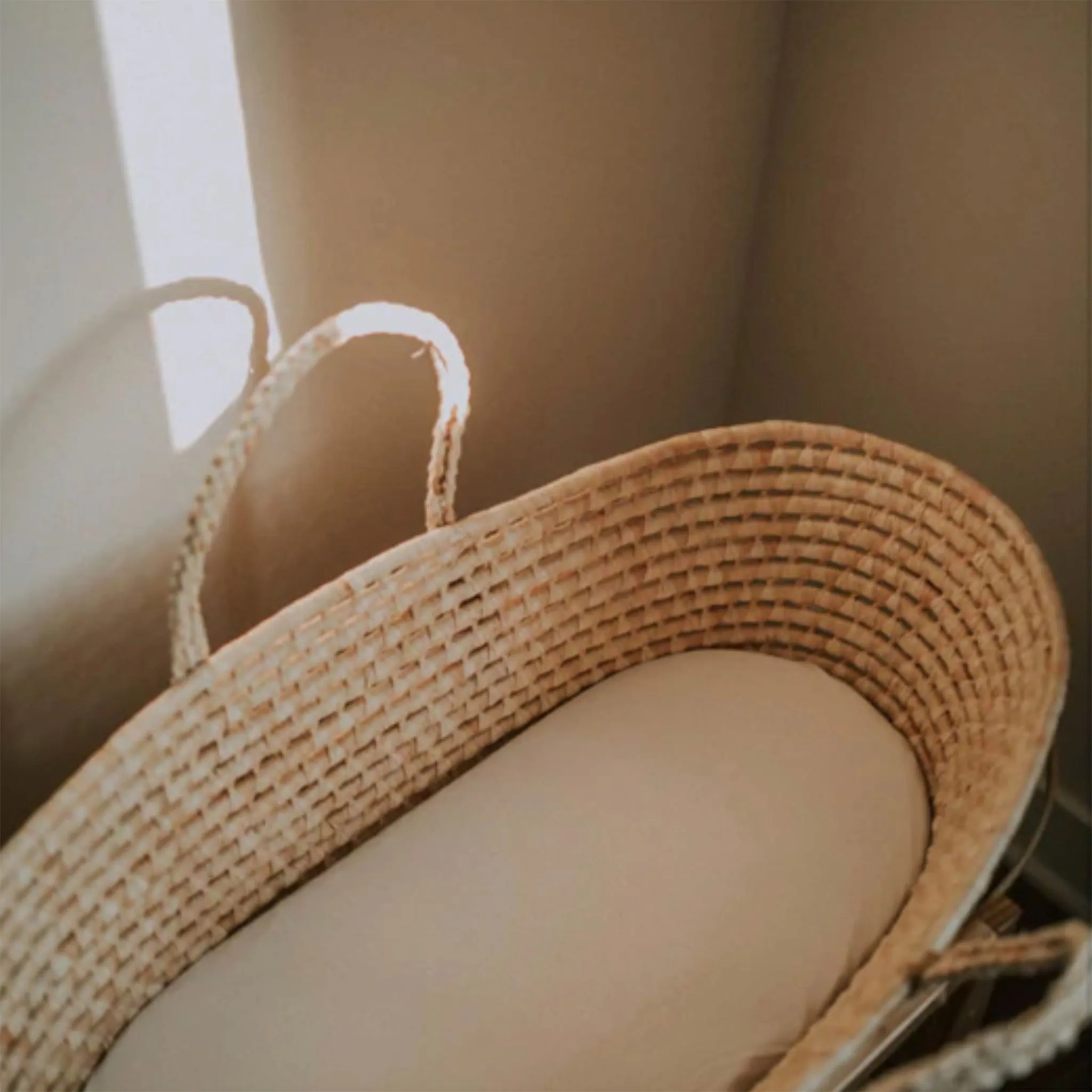 Must Be Baby Panier en Rotin + Matelas - Moïse