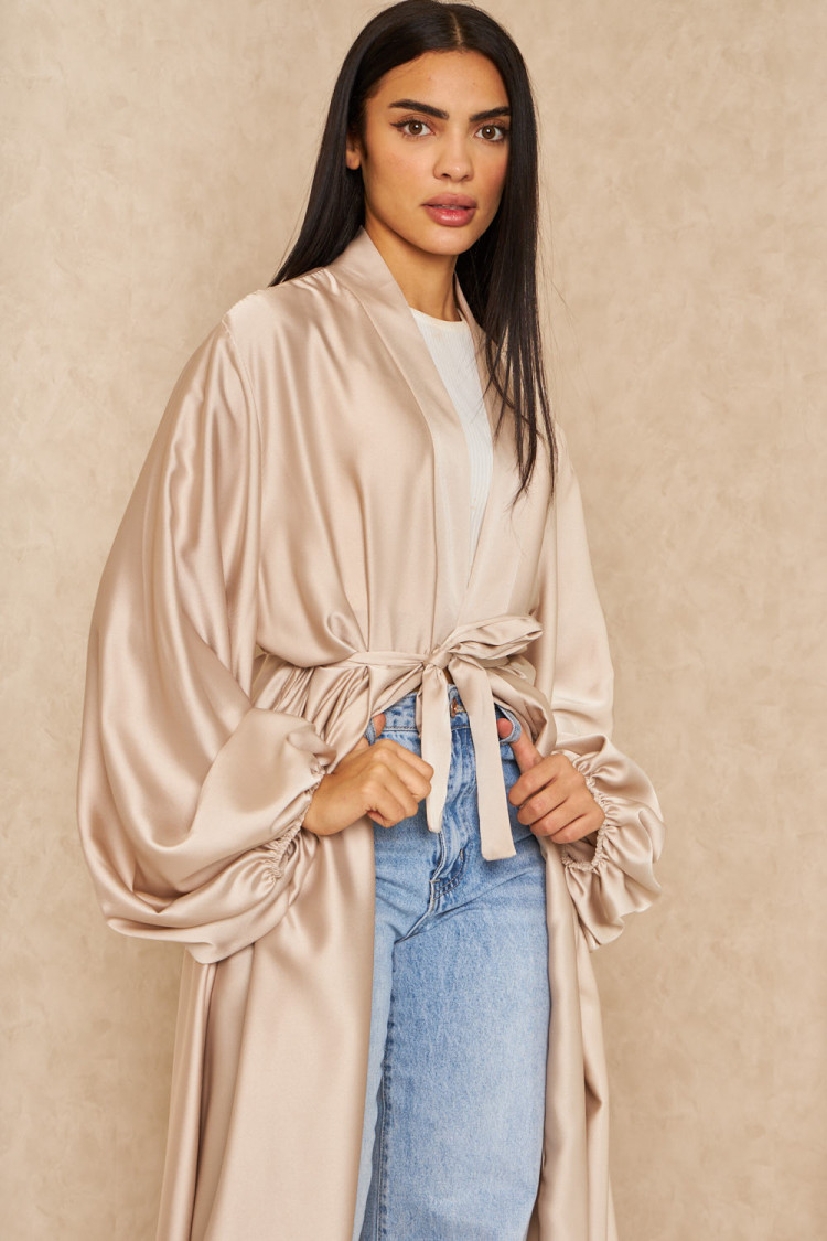 Kimono long satiné ceinturé beige