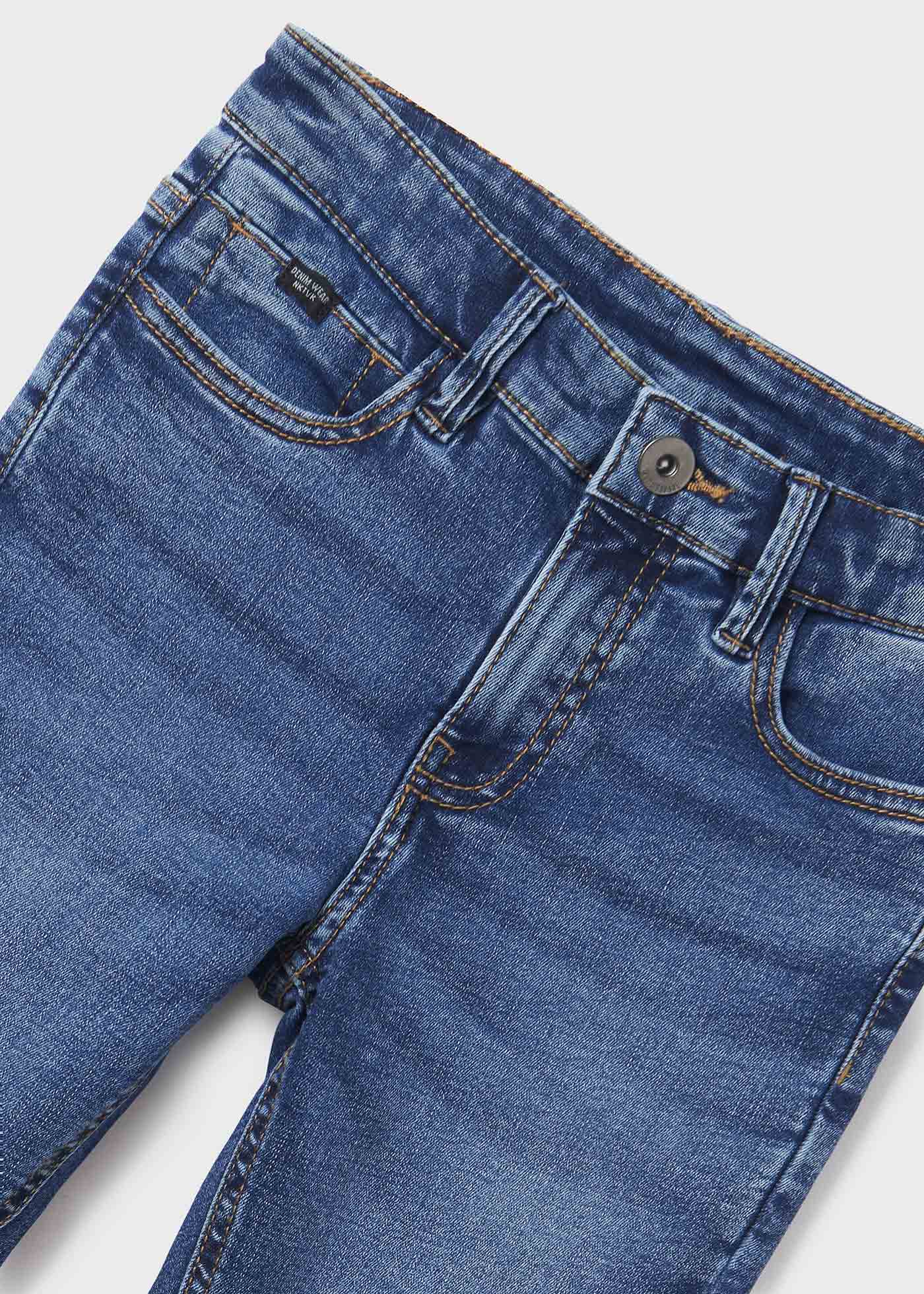 Calça jeans skinny feita com algodão sustentável para meninos