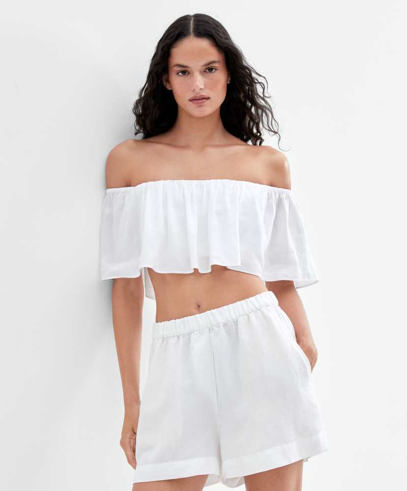 Blusa de linho com ombros à mostra