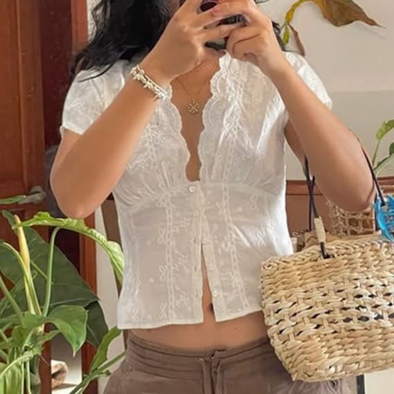 BrickBlack - Cropped blouse met korte mouwen, V-hals en jacquard-knoopjes