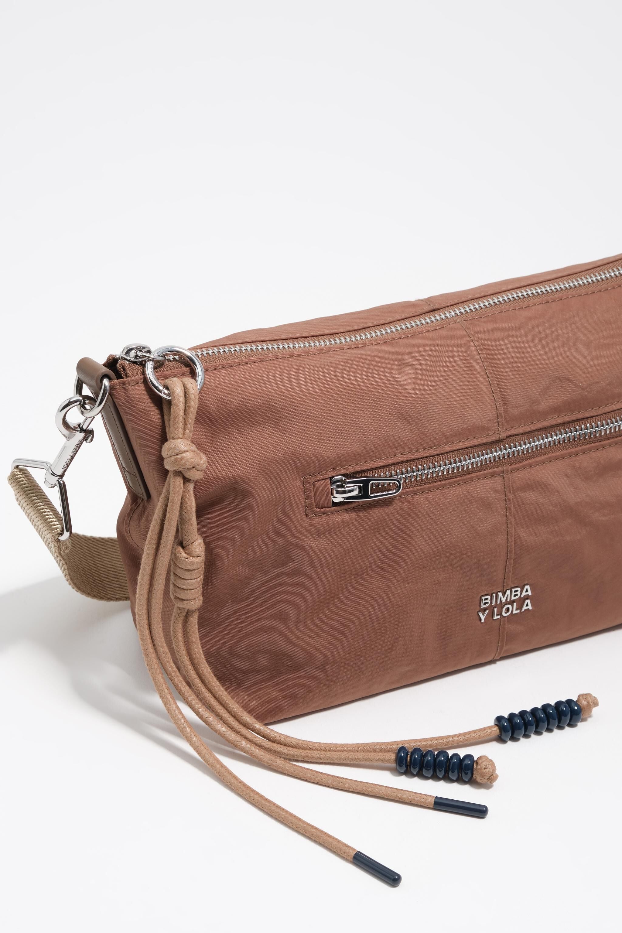 Bolsa pequena Trapecio em náilon bege