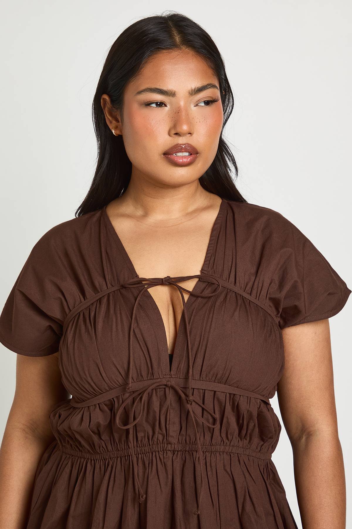 boohoo Robe Mini Froncée En Popeline De Coton Grande Taille