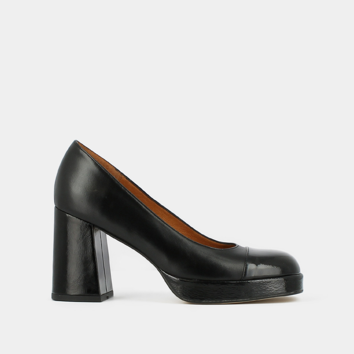 Escarpins à plateformes et bouts ronds  en cuir et vernis plissé noir
