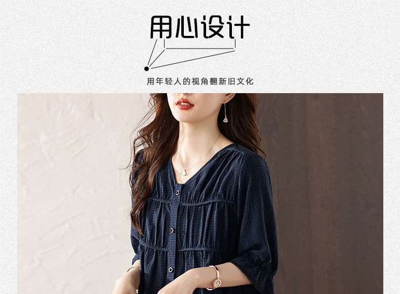 Jeonseon - Blouse met 3/4-mouwen, V-hals, gestreepte kanten rand en gerimpelde knoopjes