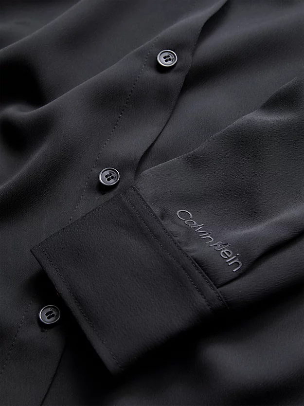 Camisa de poliéster reciclado com modelagem relaxada