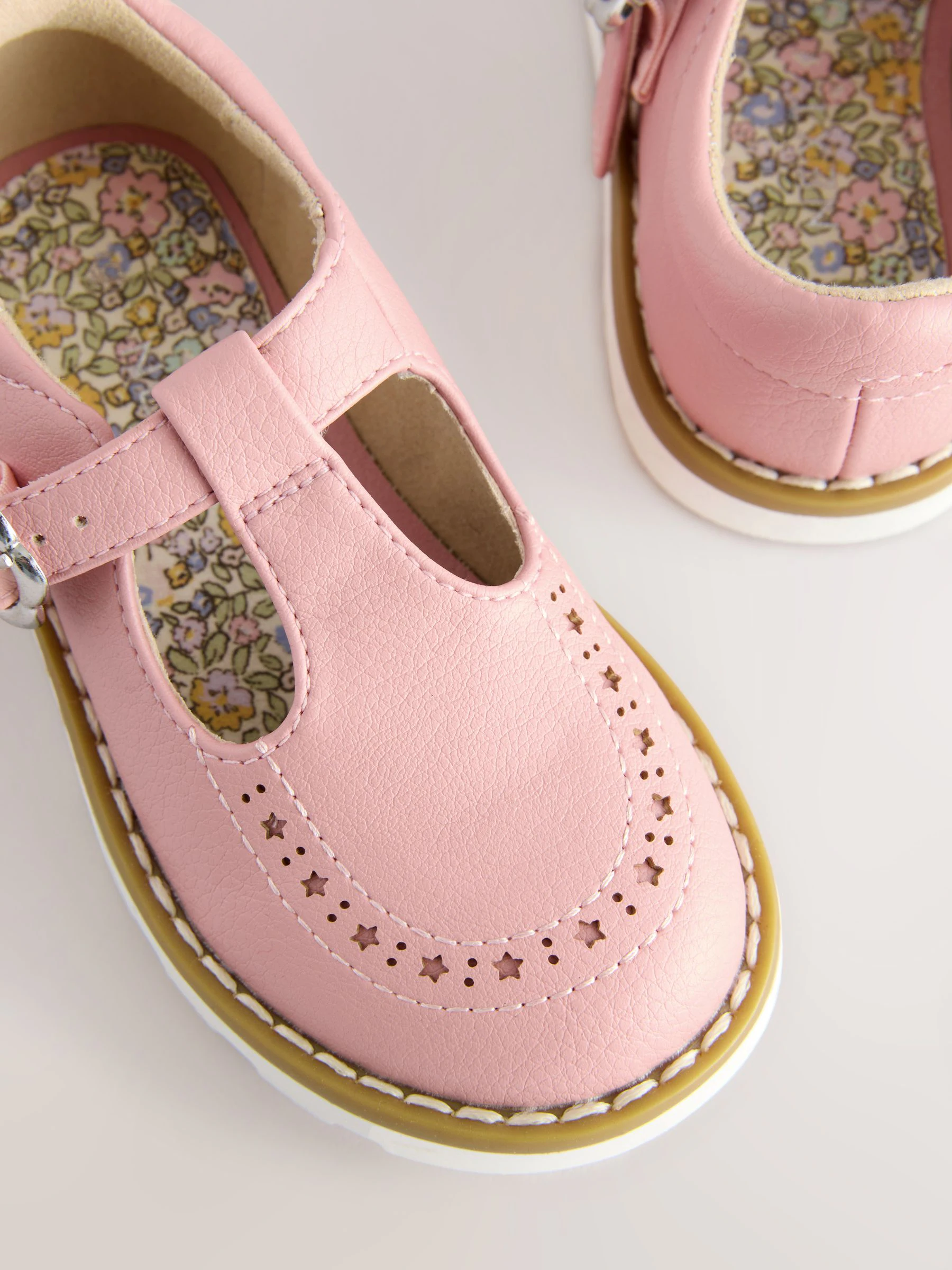 Roze - Schoenen met T-bandje