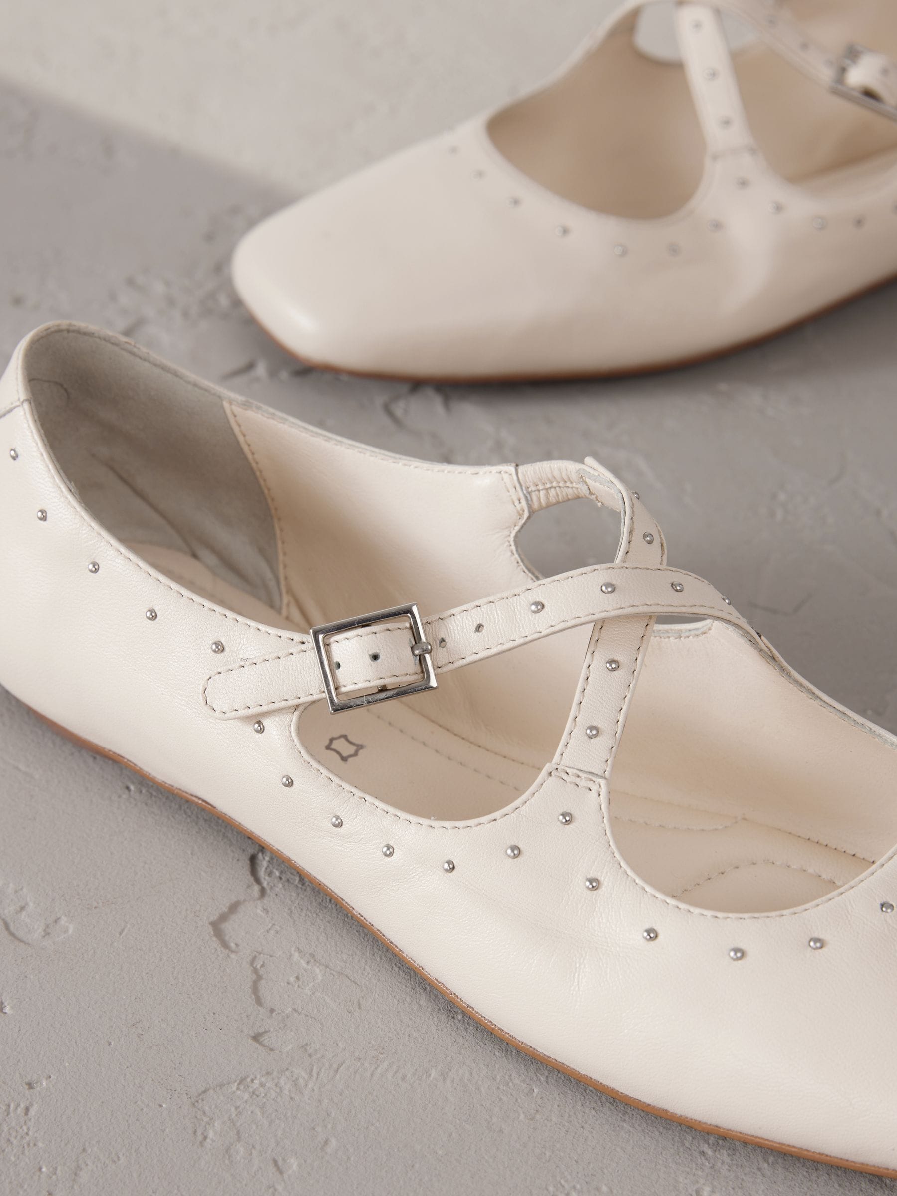 Gebroken wit - Signature N.Premium Leather Mary Jane Studded Shoes