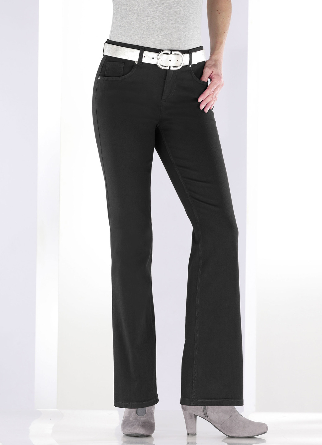 Magic-Jeans mit modisch weiterem Beinverlauf