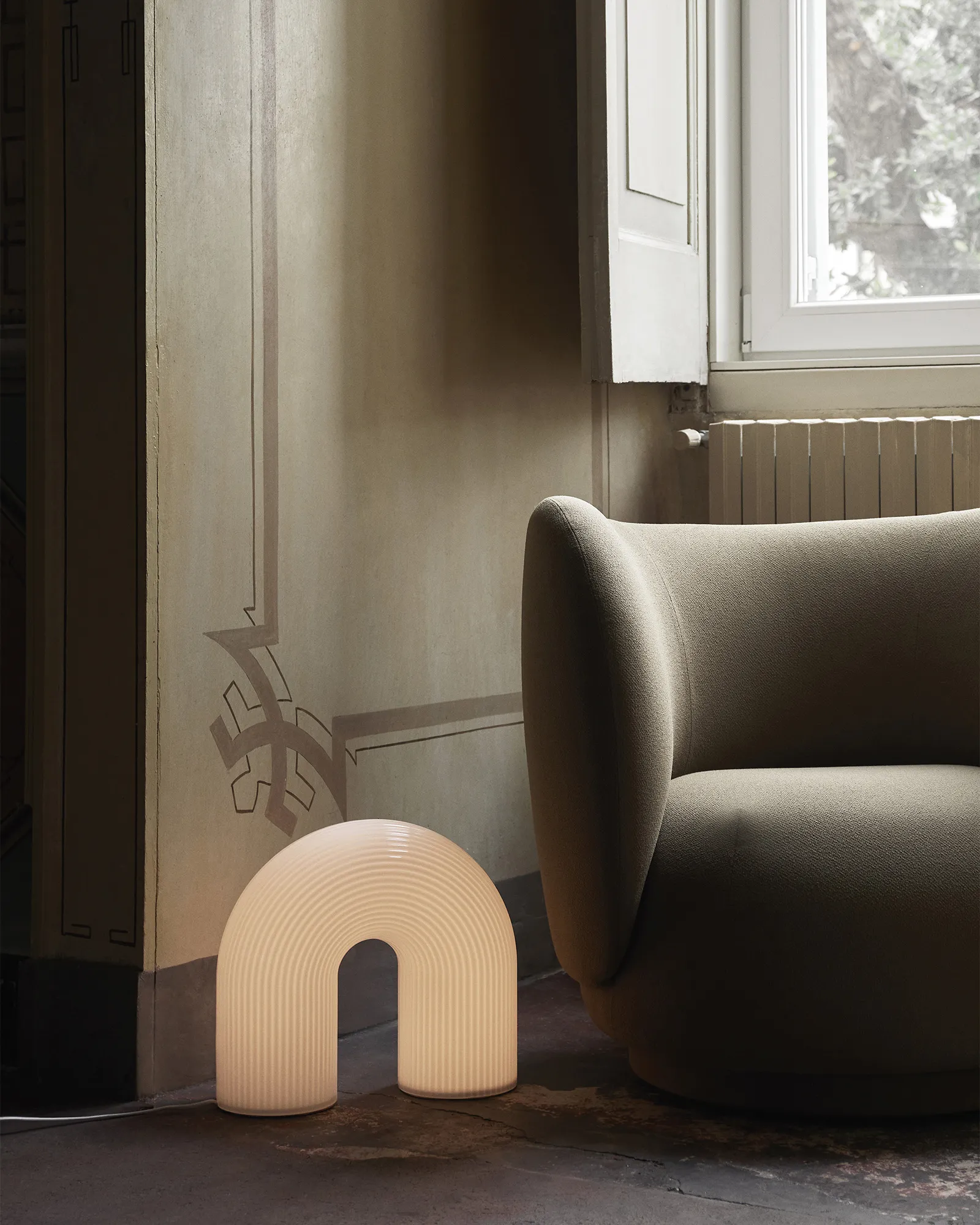 Luminária de chão ferm LIVING Vuelta - Plugue UE