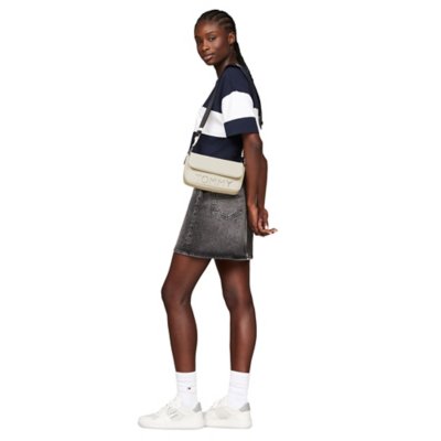 Sacoche Tjw Bold Elongated Flap Cross. TOMMY HILFIGER