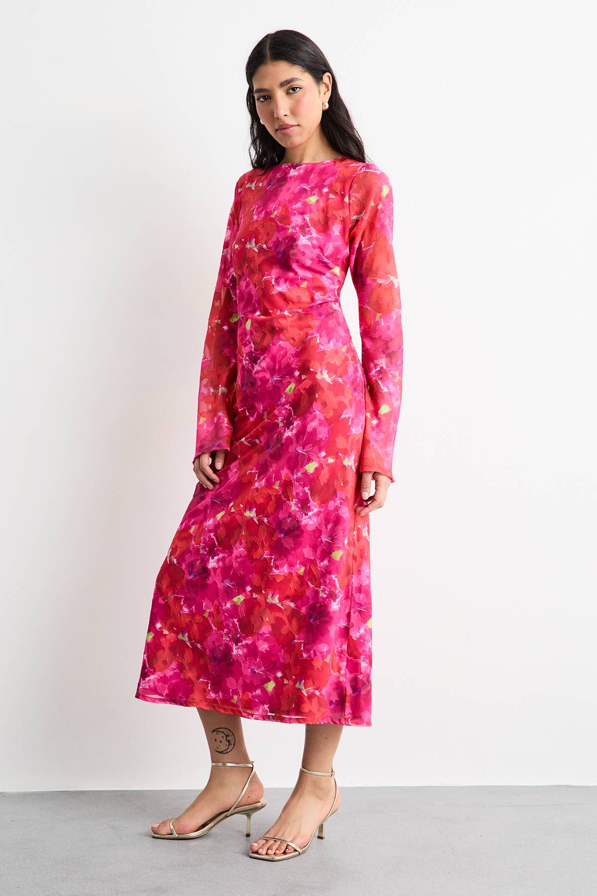 Warehouse Robe Midi Biais à Encolure Bateau en Mousseline Dévorée Florale