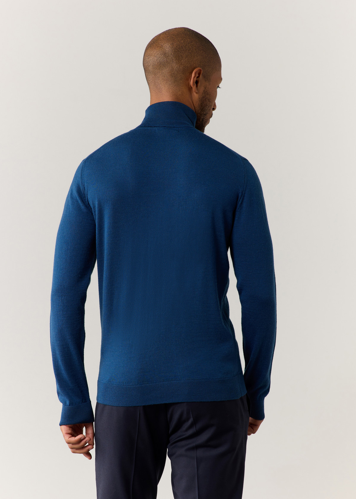 Pull col roulé en laine Mérinos mélangée unie bleu prusse