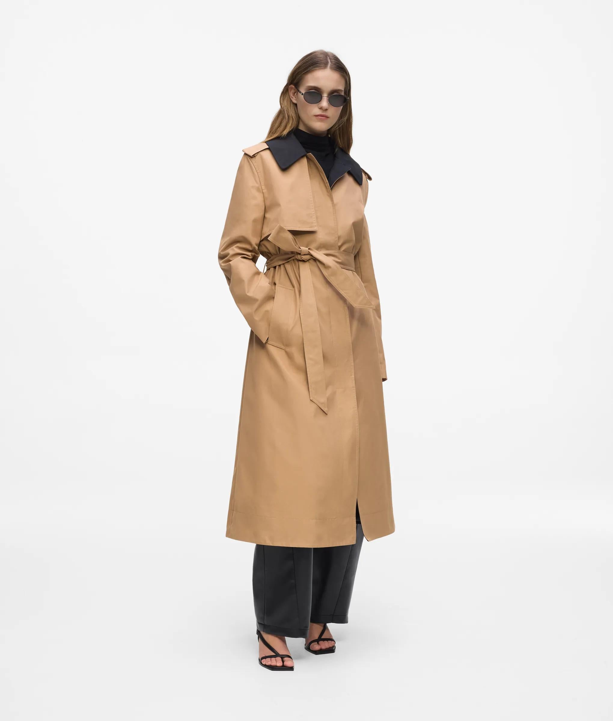 Transformeerbare trenchcoat